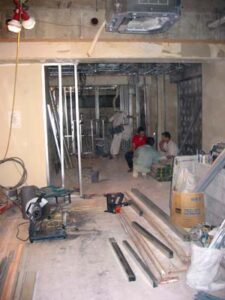 店舗デザイン設計実績事例-portugalia-ポルトガリア大阪淀屋橋-工事中-店内壁下地組