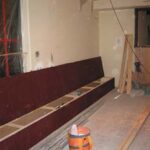 店舗デザイン設計実績事例-portugalia-ポルトガリア大阪淀屋橋-工事中店内-ベンチシート腰の造作