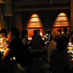 店舗デザインを担当させて頂いた大阪の居酒屋、磯の家の満席の店内