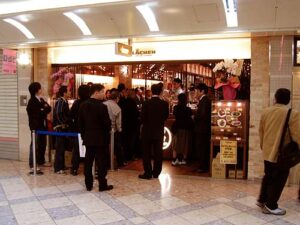 ビアスタンドラッヘン(LACHEN)オープン致しました