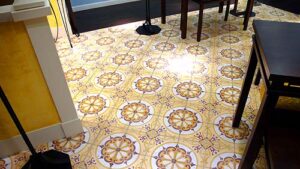 COCUEの床タイル