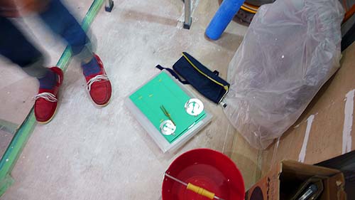 モビールアーティストいろけんさんの道具箱と神戸フランツさんちか店用の錨モビールのサンプル