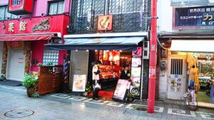 改装工事前の神戸フランツ南京町店の外観