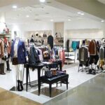 アパレル店舗デザイン設計事例、イデアルロートレアモン(IDEAL-lautreamont)新宿マルイ、新規オープンした店内全景の写真