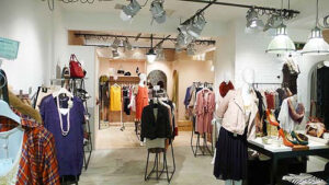 アパレル店舗デザイン設計事例、ドロワットロートレアモン(droite-lautreamont)LUCUA、部分リニューアルした店内の写真