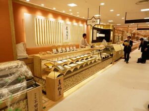 物販店舗デザイン設計事例-真帆屋-阪急百貨店大阪梅田本店-売場全景の写真
