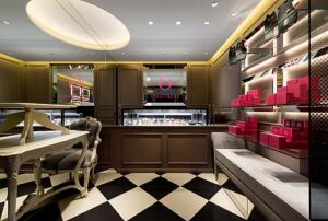 店舗デザイン設計事例-物販店ねこスウィーツショップ-CHATROIS(シャトロワ)神戸元町-パリのクラシカルなアパルトマンのイメージの店内