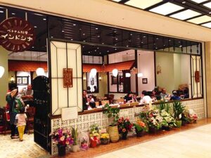 店舗デザイン設計事例-飲食店ベトナム料理レストラン-インドシナ(INDOCHINA)淀屋橋オドナ店-大阪-ベトナムの古い家の庭の様な店舗ファサード