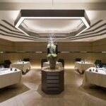 店舗デザイン設計事例-フレンチレストラン飲食店-la-becasse(ラ・ベカス)-大阪淀屋橋-八角形の皮張りの壁に囲まれたテーブル席の写真