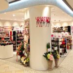 店舗デザイン設計事例-物販店ソックスパンスト専門店-レグステリア(LEGSTERIA)-mikke店-大阪ホワイティー梅田-アーチのモチーフが連続する店舗デザイン