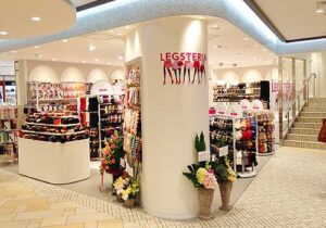 店舗デザイン設計事例-物販店ソックスパンスト専門店-レグステリア(LEGSTERIA)-mikke店-大阪ホワイティー梅田-アーチのモチーフが連続する店舗デザイン