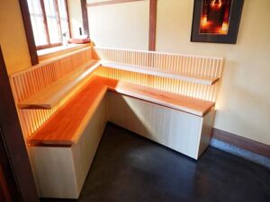 店舗デザイン設計事例-物販店和菓子-ぎをん小森-京都祇園らしい無垢材の天板と格子の物販什器