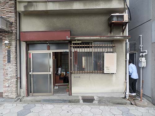 飲食店舗デザイン実績事例-喫茶IMA-古い家のリノベーション前の外観