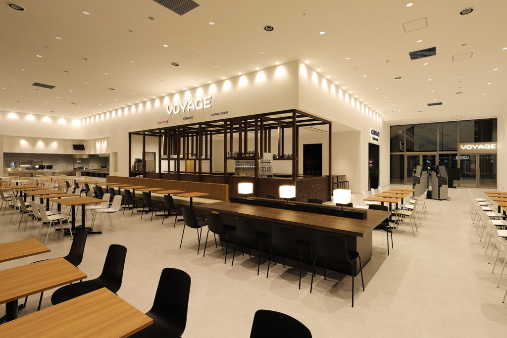 神奈川大学みなとみらいキャンパスレストランVOYAGE店内写真