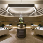 店舗デザイン設計実績事例-La-Becasse(ラ・ベカス)大阪淀屋橋-店内写真-間接照明で浮かび上がる高級感溢れる本革貼りの壁