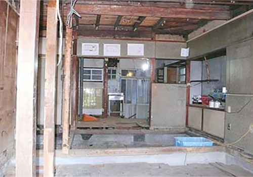 喫茶IMA、古い家の室内の解体