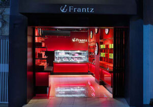 物販お土産店舗デザイン設計事例、神戸フランツ北野異人館店、店舗ファサードの写真