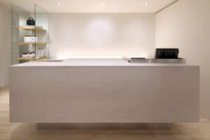 店舗デザイン設計実績事例、大阪心斎橋アパレルセレクトショップ、ピュアポニークリスタ長堀店、レジカウンター什器