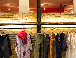 店舗デザイン設計事例レディースカジュアルアパレル物販店RNA-N天神ソラリアプラザの売場