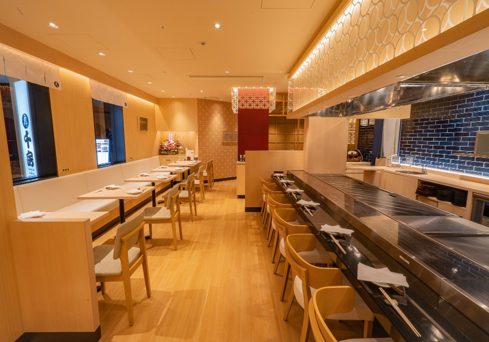 飲食店舗デザイン設計実績事例、舞千房イクスピアリ、鉄板カウンターコーナー全景