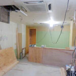 mamma cafe しんたに、厨房カウンターの下地