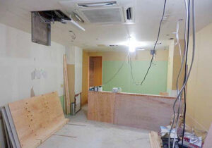 mamma cafe しんたに、厨房カウンターの下地