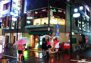 南地千房心斎橋店、改装前の夜のファサード