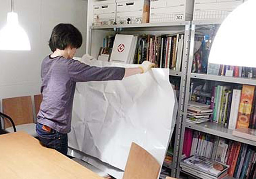 ナンガ滋賀本社ショールームの壁の雪山パネルの製作の様子