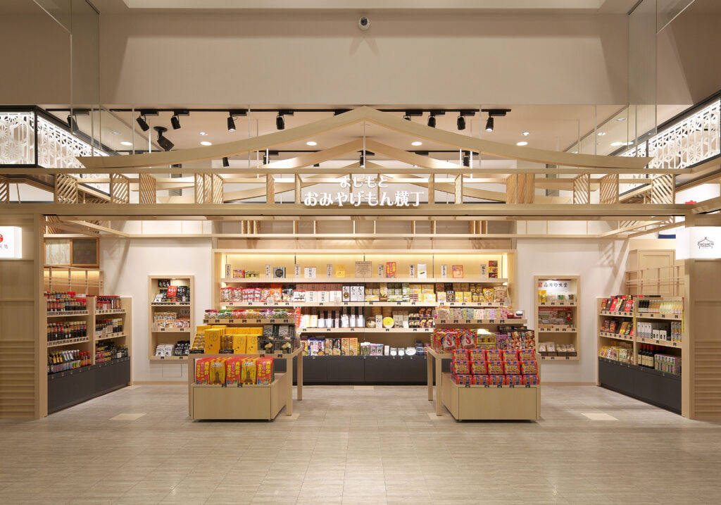 店舗デザイン設計実績事例、大阪のお土産店、よしもとおみやげもん横丁、店舗正面のココンチコーナー