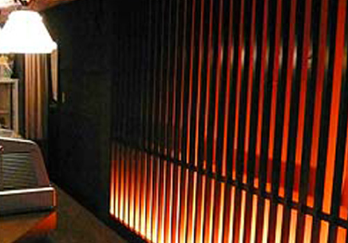 店舗デザイン設計実績事例、居酒屋あゆの家、赤い間接照明の格子