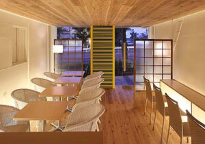 店舗リノベーション設計事例、喫茶イマ、天井と床が同じ仕上げの店内