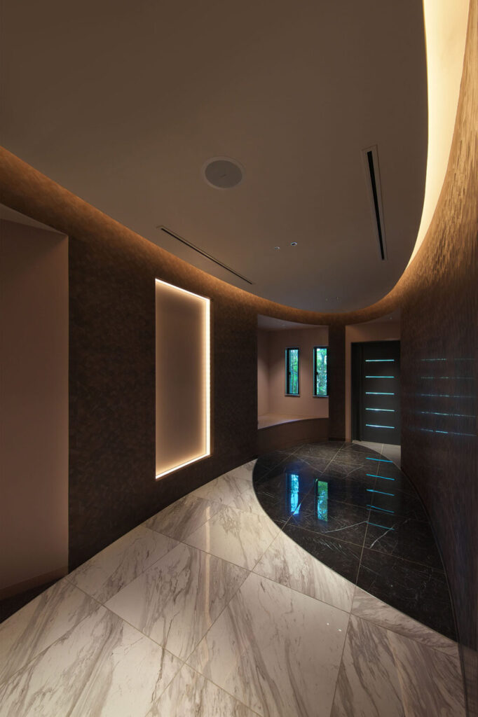 空間リノベーションデザイン実績事例、住宅、奈良富雄の家、壁の間接照明が楕円の形状を強調する