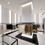 物販店舗デザイン設計実績事例、大阪梅田アパレルセレクトショップ、ピュアポニーディアモール大阪、天井の高い空間を活かした空間デザイン