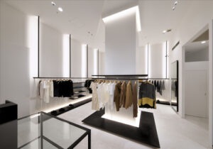 物販店舗デザイン設計実績事例、大阪梅田アパレルセレクトショップ、ピュアポニーディアモール大阪、天井の高い空間を活かした空間デザイン