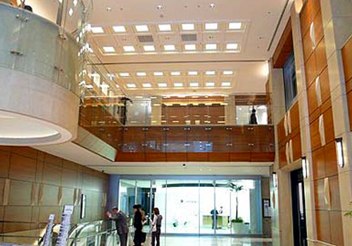 淀屋橋odona(オドナ)A棟１階メインロビーのオープン日の様子