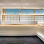 京都総合観光案内所(京なび)和を感じさせる案内カウンター