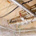 空間デザイン実績事例、大阪市のマンション、パレロワイヤル順慶町のリノベーション、2階の男子トイレの天井の中に隠れていた設備配管