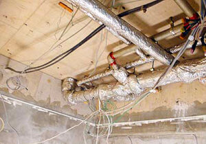 空間デザイン実績事例、大阪市のマンション、パレロワイヤル順慶町のリノベーション、２階の男子トイレの天井の中に隠れていた設備配管